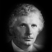 A headshot of Ian Deans