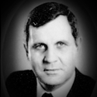A headshot of Mike Liam Farnan FR