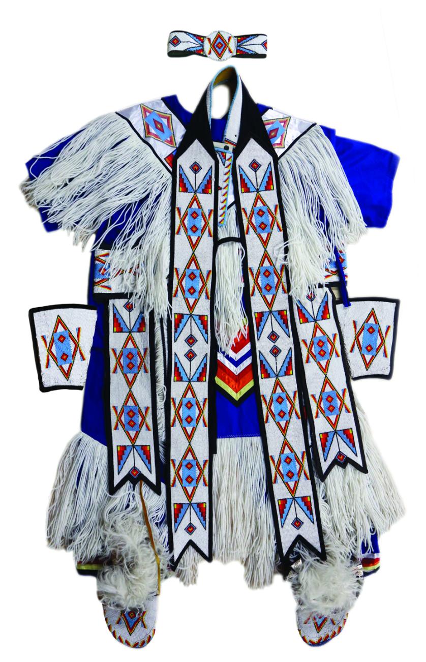 Image d'une costume de la danse des herbes sacrées - la Première Nation de Whitefish River